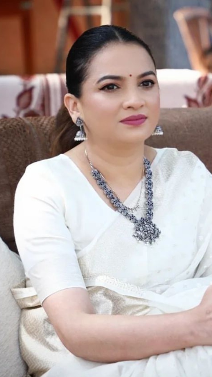 Who Is IAS Savita Pradhan? Age, Husband, Biography & Life Story